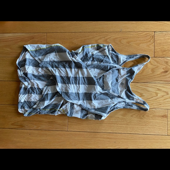 Lulu Lemon workout tank - Picture 2 of 3